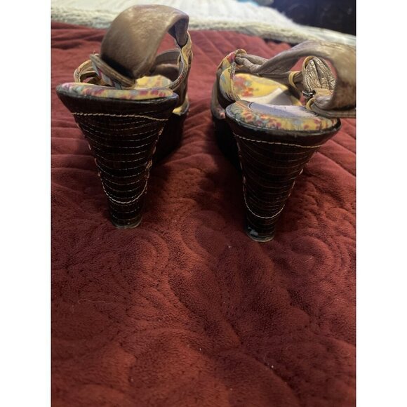 Retro Kenzie women’s 8M CUTOUT Swedge, sandals, leather floral wedge platform - Picture 4 of 10